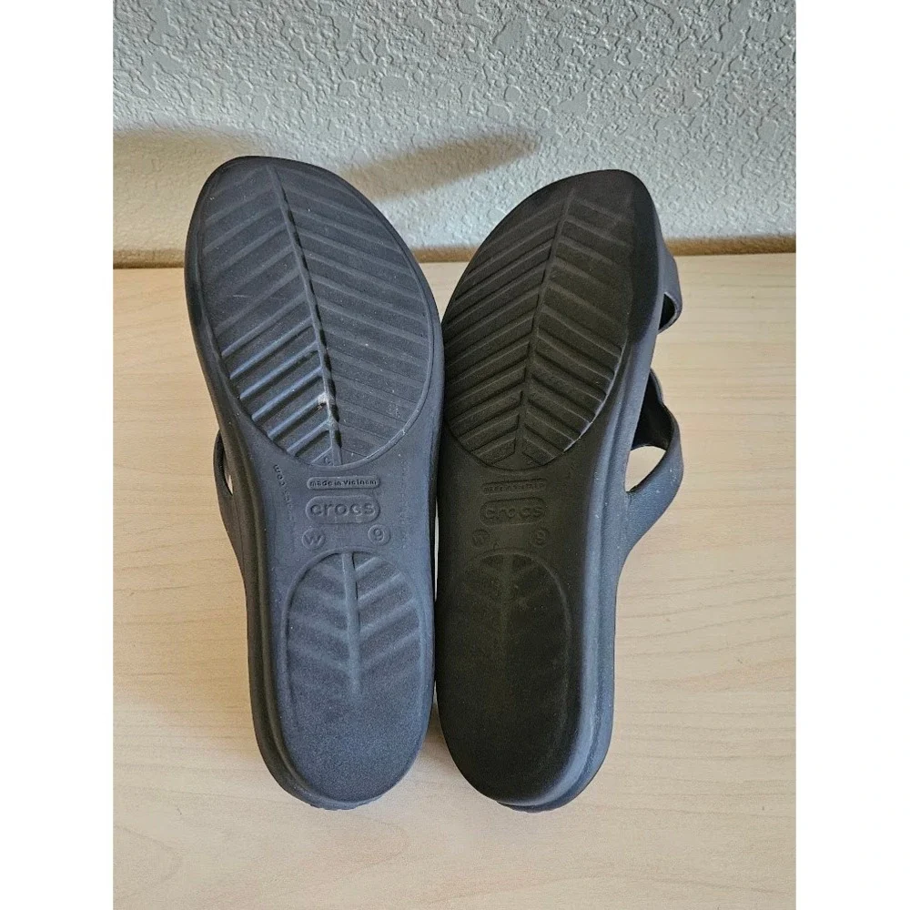 CROCS good amount